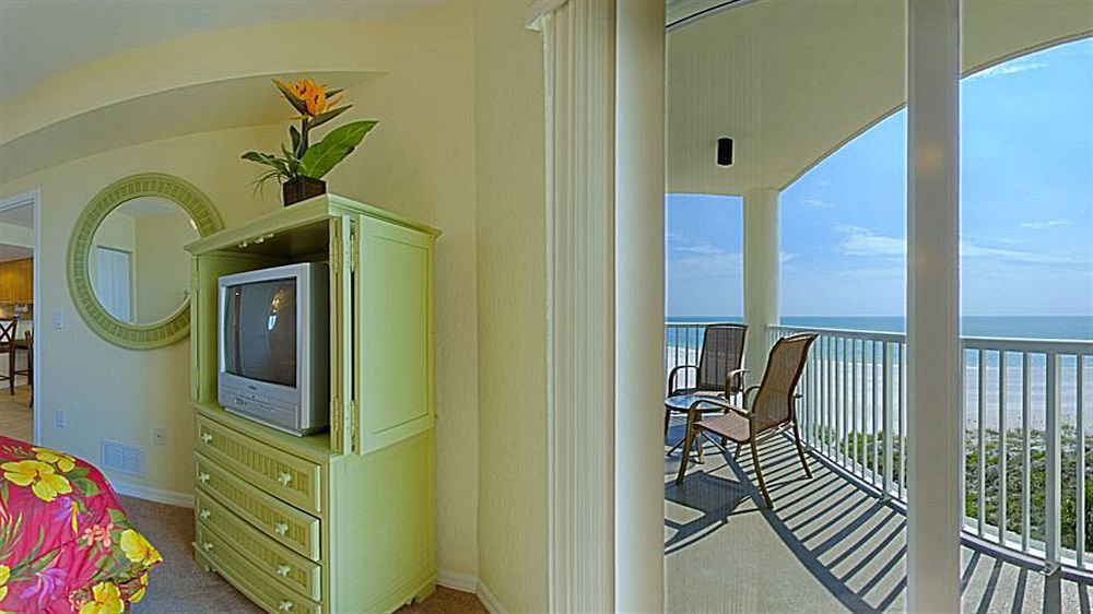 Sunset Vistas Two Bedroom Beachfront Suites St. Pete Beach Exterior foto