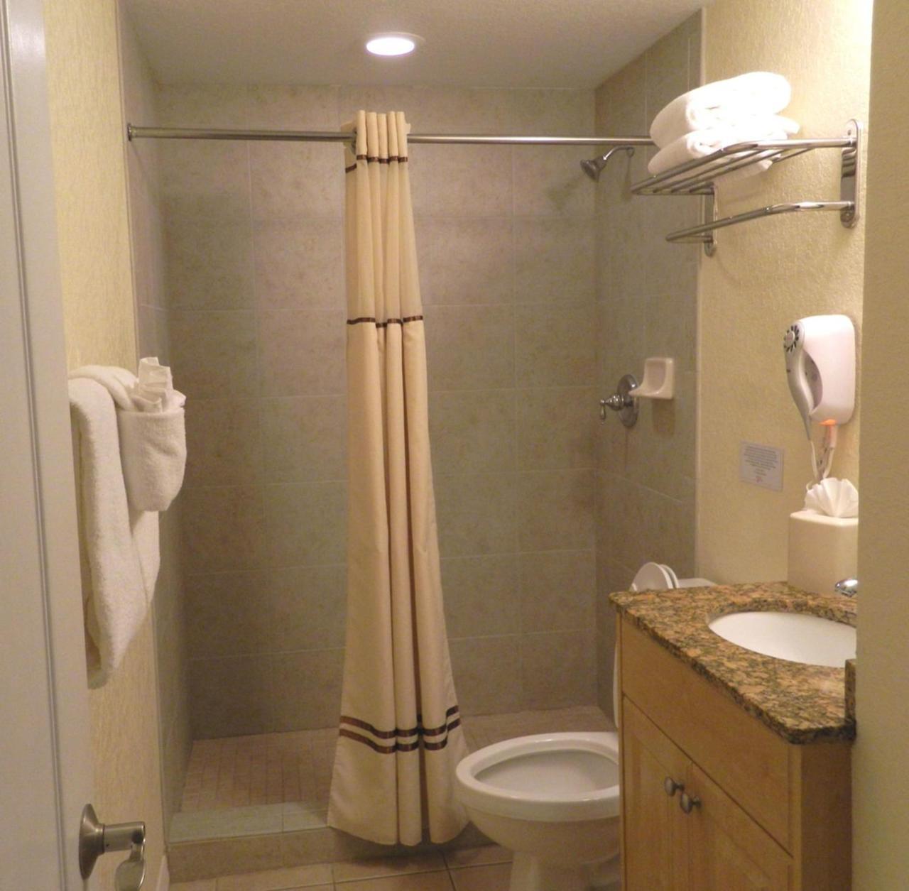 Sunset Vistas Two Bedroom Beachfront Suites St. Pete Beach Exterior foto