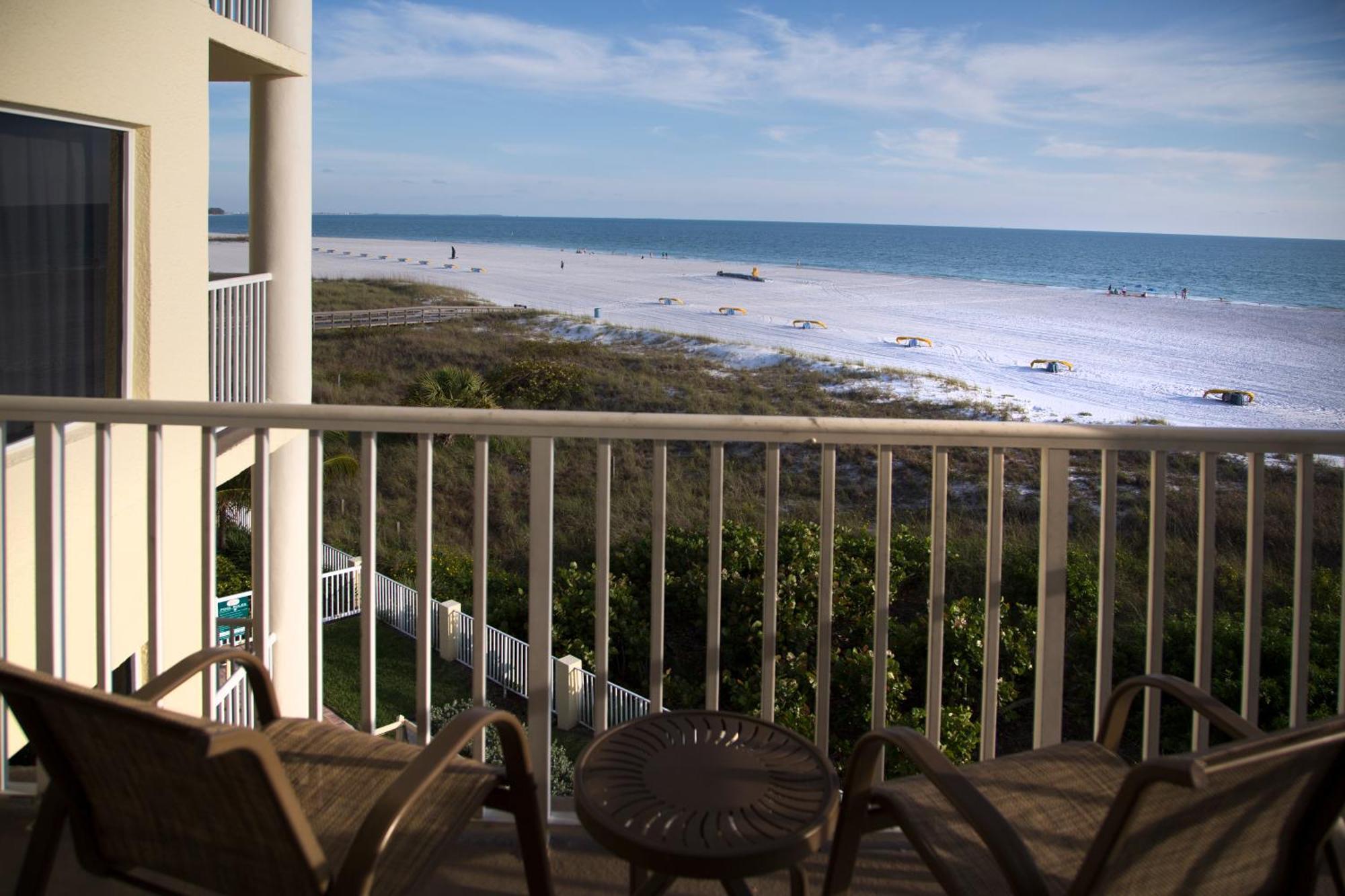 Sunset Vistas Two Bedroom Beachfront Suites St. Pete Beach Quarto foto
