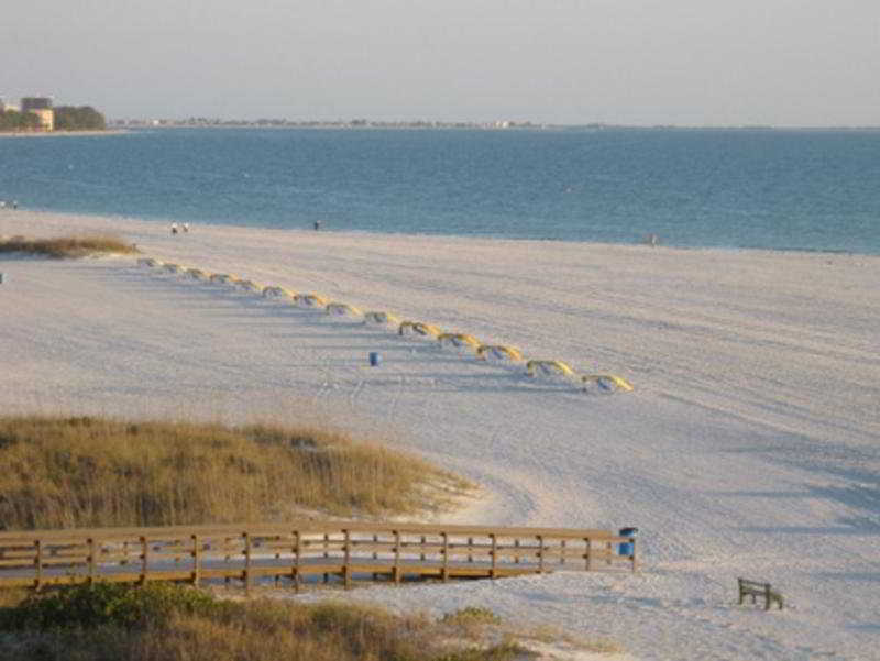 Sunset Vistas Two Bedroom Beachfront Suites St. Pete Beach Facilidades foto