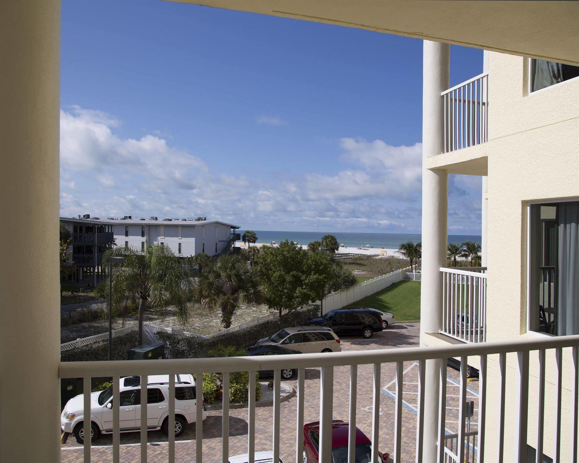 Sunset Vistas Two Bedroom Beachfront Suites St. Pete Beach Exterior foto