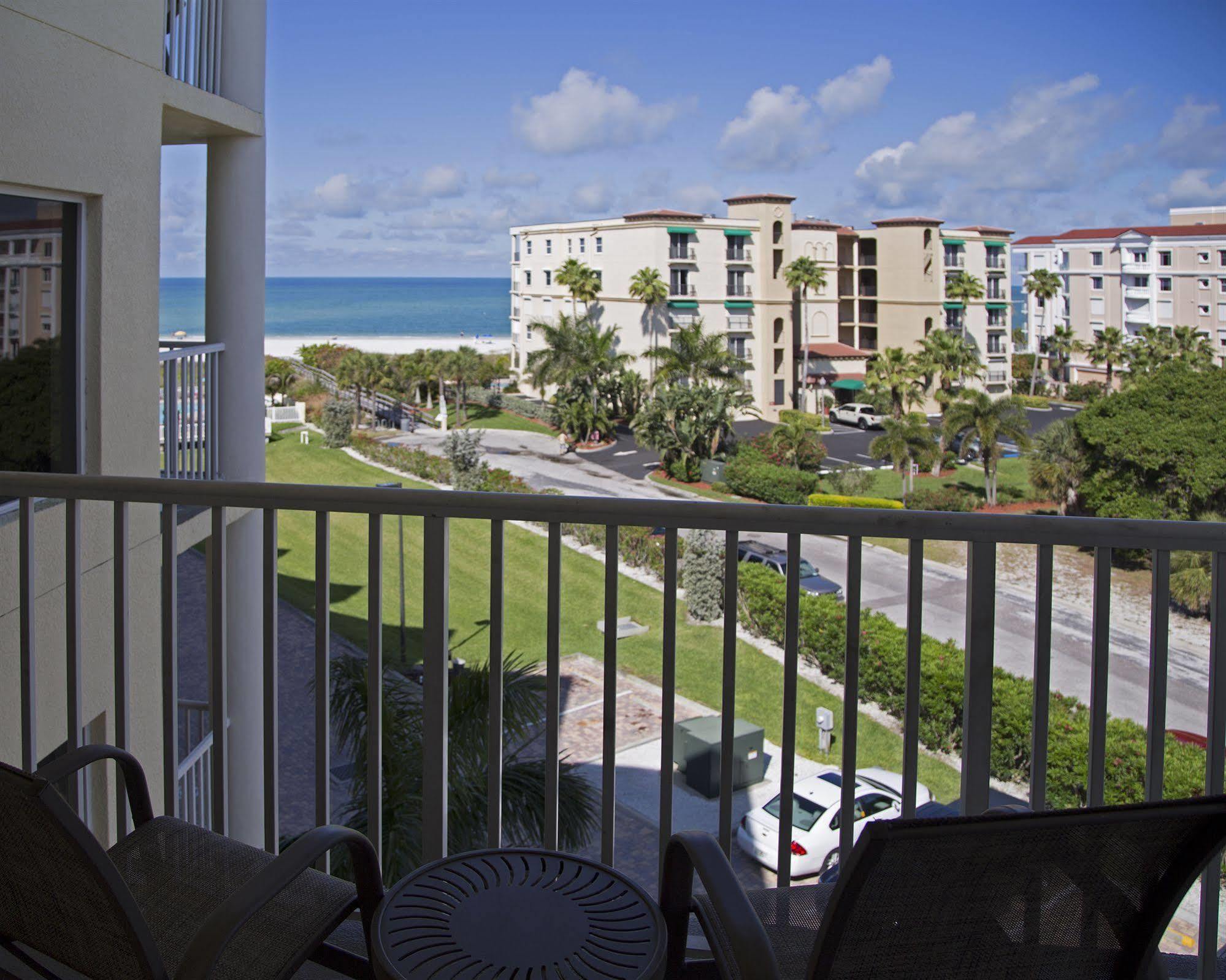 Sunset Vistas Two Bedroom Beachfront Suites St. Pete Beach Exterior foto