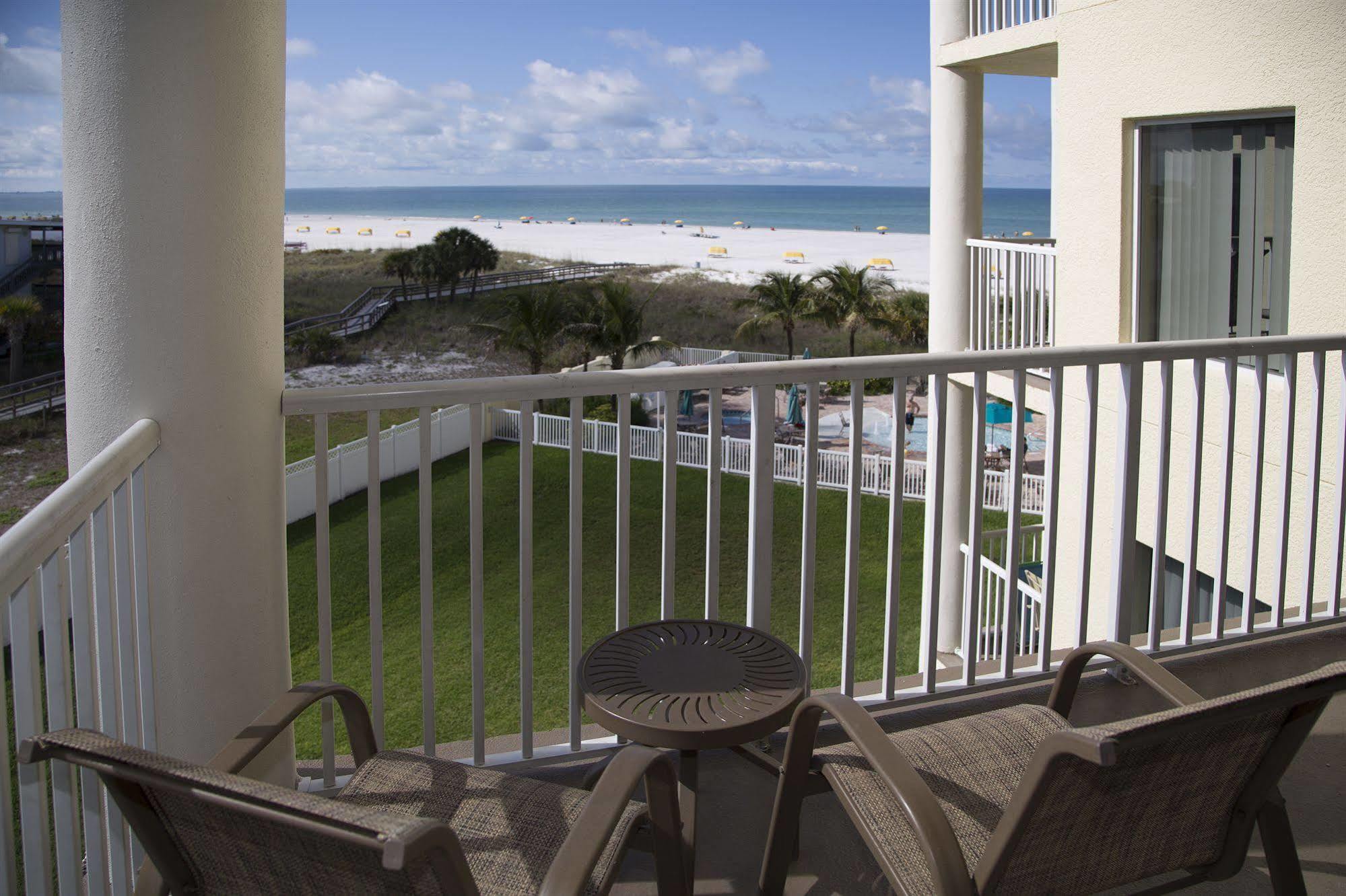 Sunset Vistas Two Bedroom Beachfront Suites St. Pete Beach Exterior foto